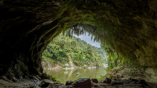 A cave on the Whanganui River Visit Ruapehu v3